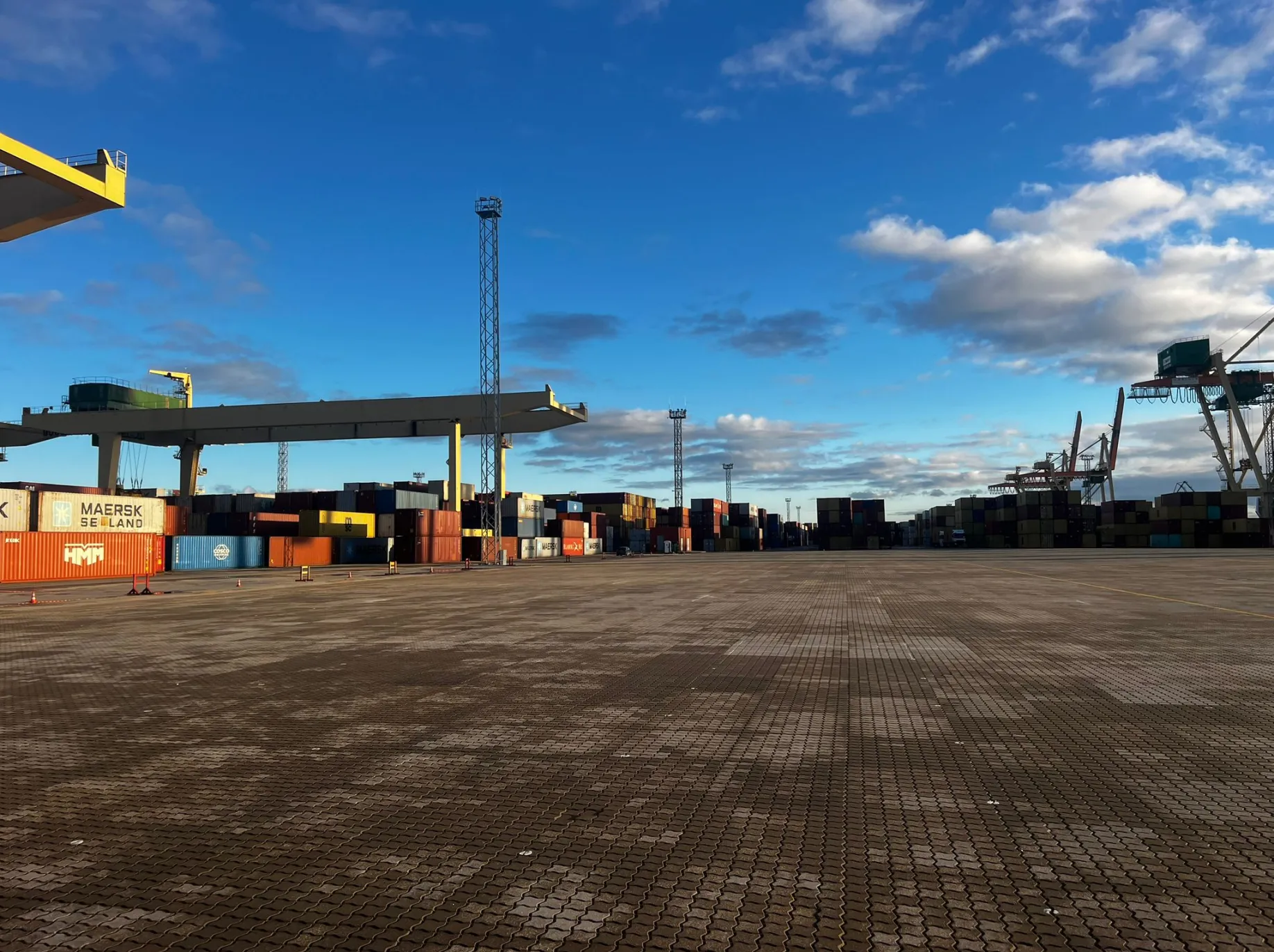 Esošā konteineru laukuma rekonstrukcija Jaunais laukums konteineru glabāšanai Rīgā, Kundziņsala, Rīgas brīvostas teritorija