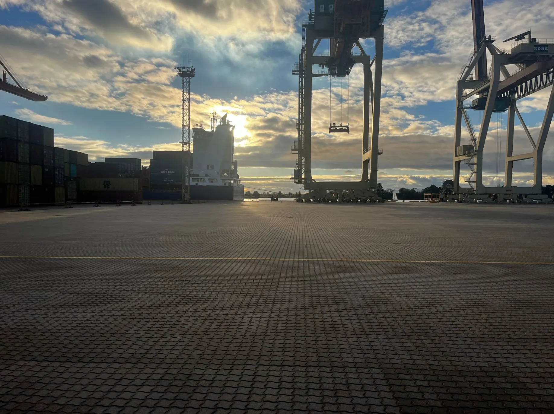 Esošā konteineru laukuma rekonstrukcija Jaunais laukums konteineru glabāšanai Rīgā, Kundziņsala, Rīgas brīvostas teritorija