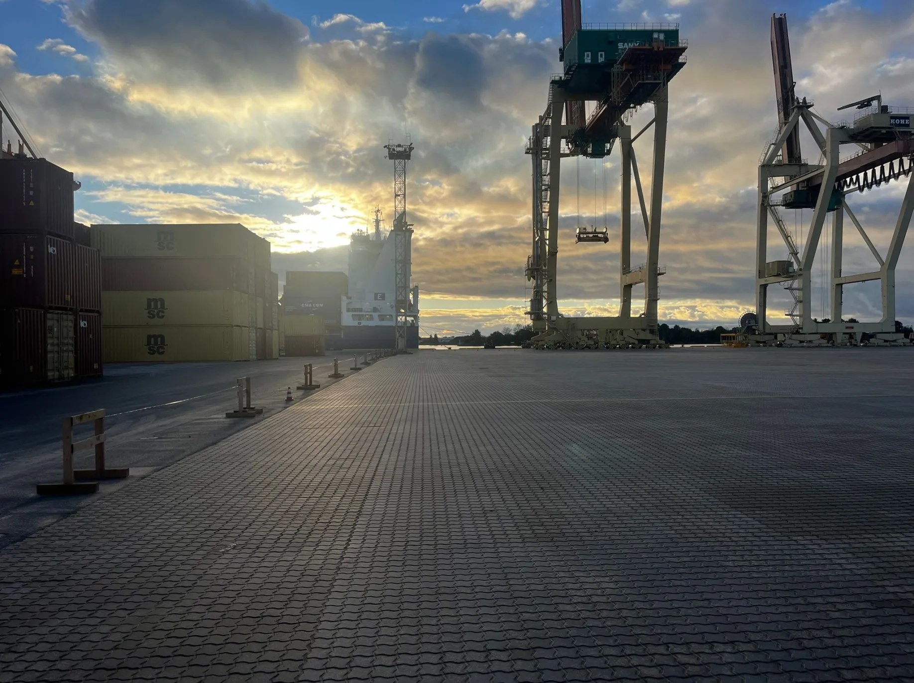 Esošā konteineru laukuma rekonstrukcija Jaunais laukums konteineru glabāšanai Rīgā, Kundziņsala, Rīgas brīvostas teritorija