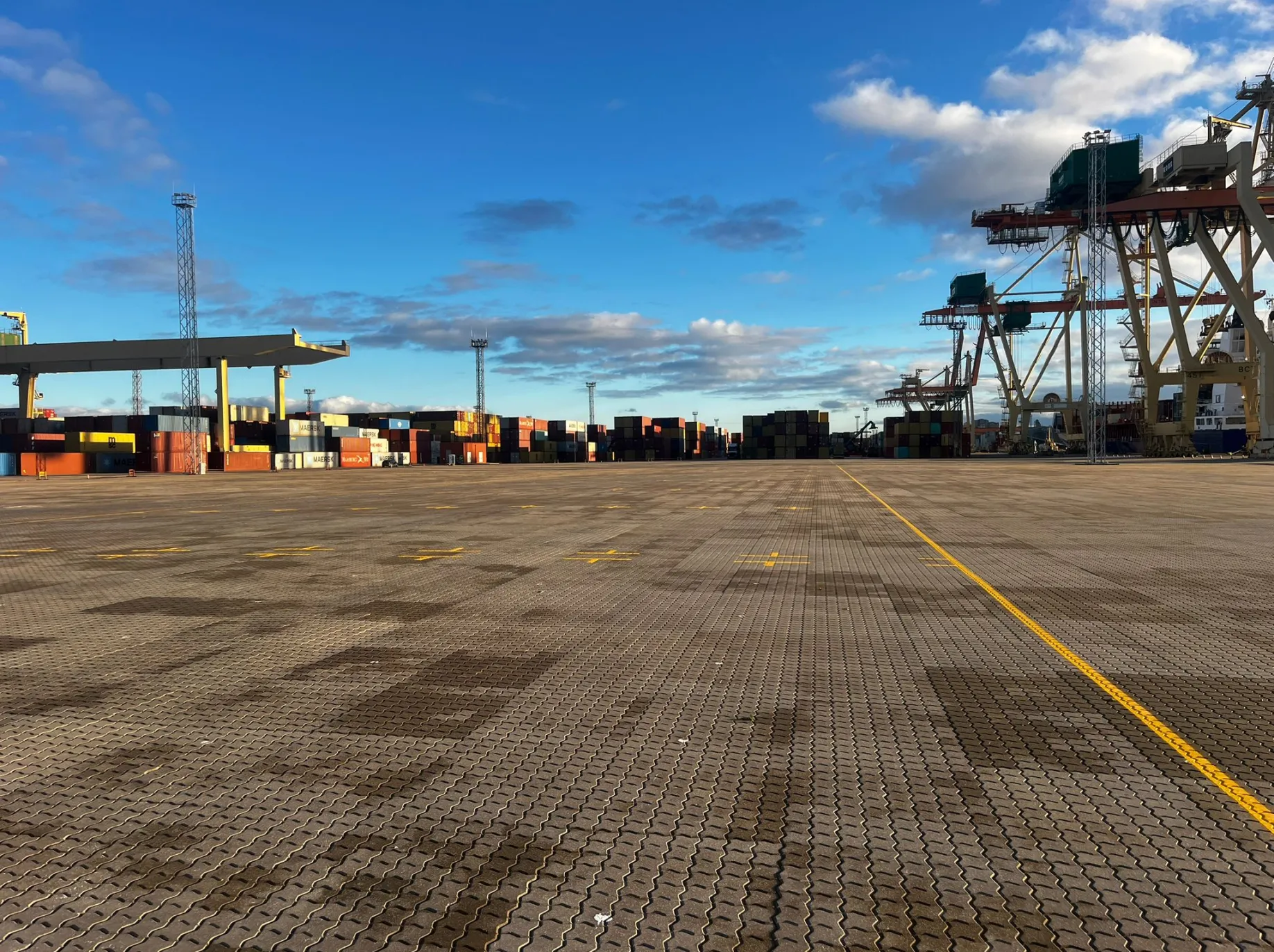 Esošā konteineru laukuma rekonstrukcija Jaunais laukums konteineru glabāšanai Rīgā, Kundziņsala, Rīgas brīvostas teritorija