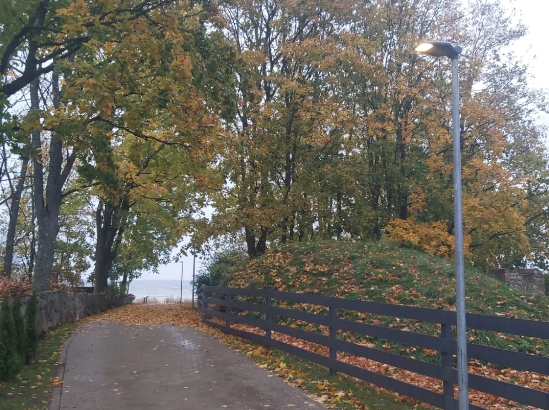 Engures kapsētas stāvlaukuma asfalta segas atjaunošanu, celiņa uz jūru un apgaismojuma izbūvi Engurē, Engures pagastā, Tukuma novadā