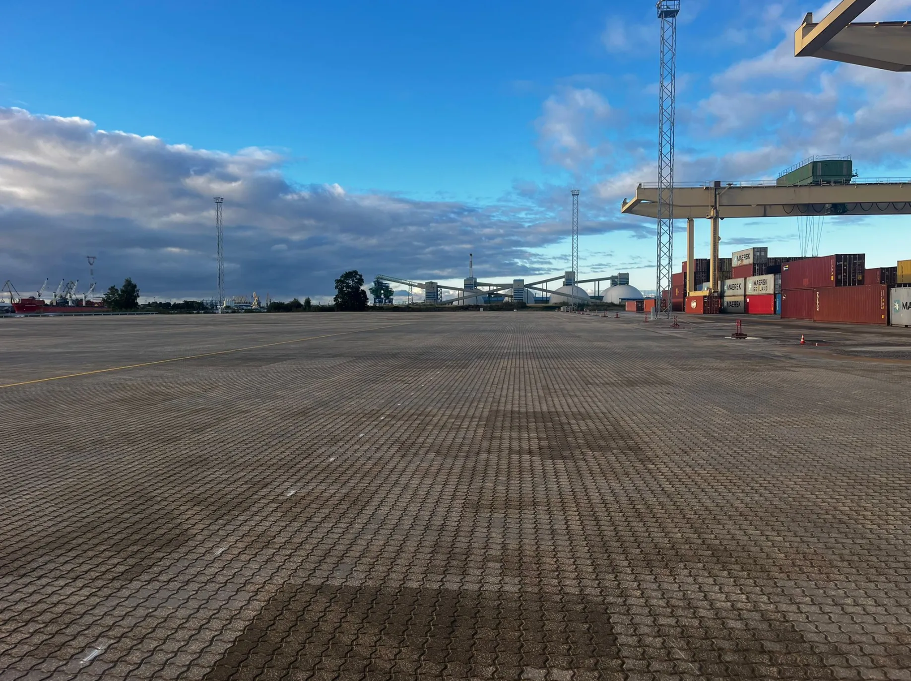 Esošā konteineru laukuma rekonstrukcija Jaunais laukums konteineru glabāšanai Rīgā, Kundziņsala, Rīgas brīvostas teritorija