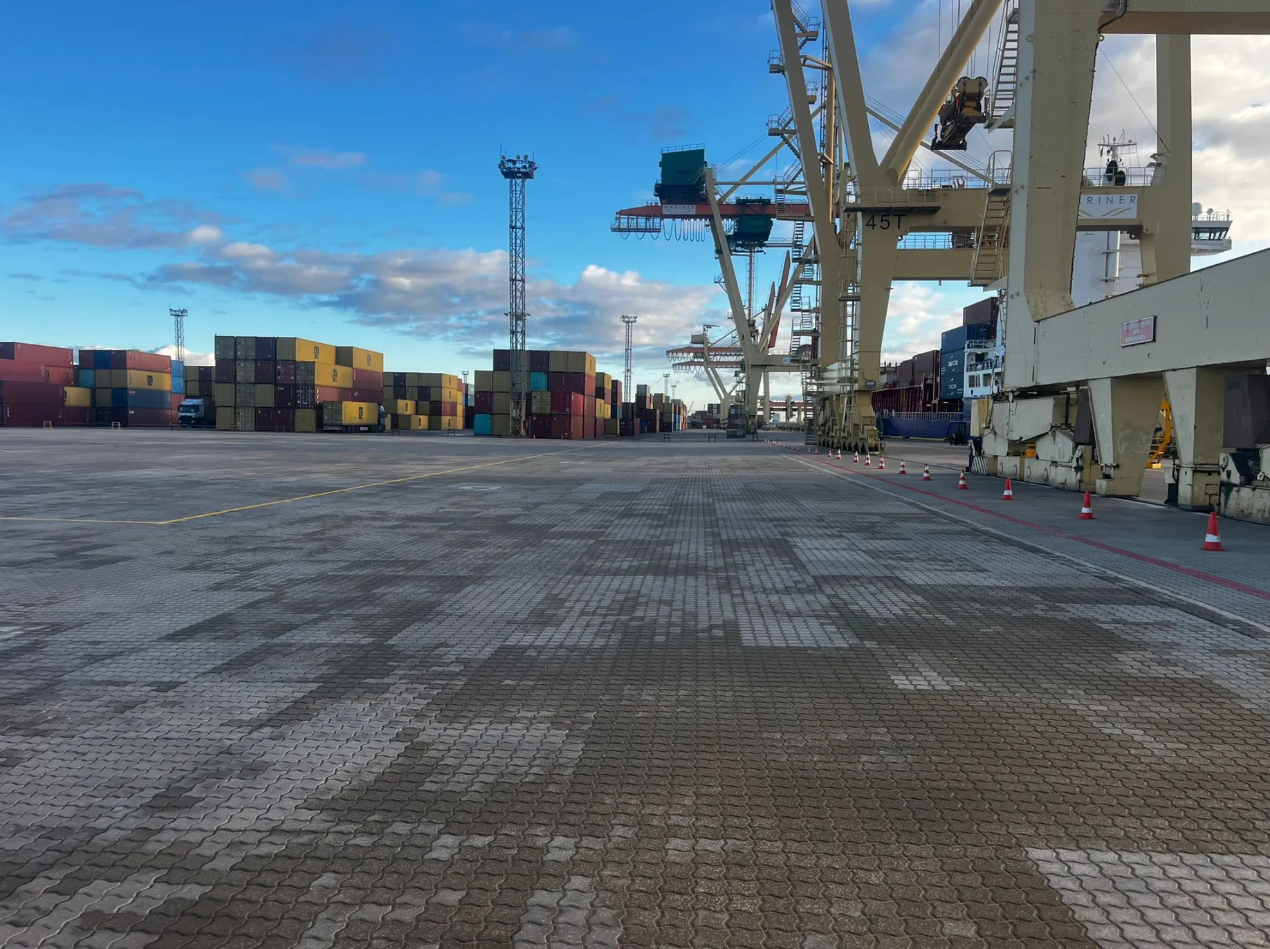 Esošā konteineru laukuma rekonstrukcija Jaunais laukums konteineru glabāšanai Rīgā, Kundziņsala, Rīgas brīvostas teritorija