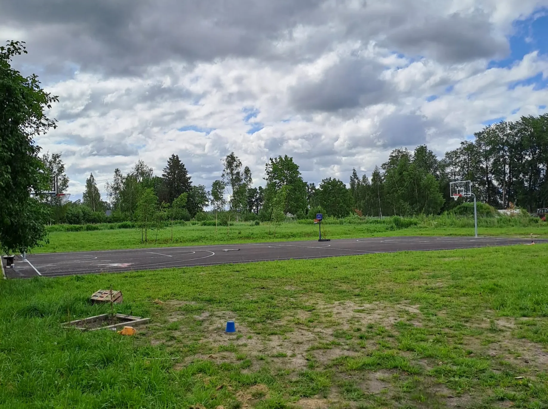 Vircavas sporta bāze – strītbola laukums” Mazlaukos, Vircavas pagastā un “Līvbērzes sporta bāze – strītbola laukums” Vārpā, Līvbērzes pagastā