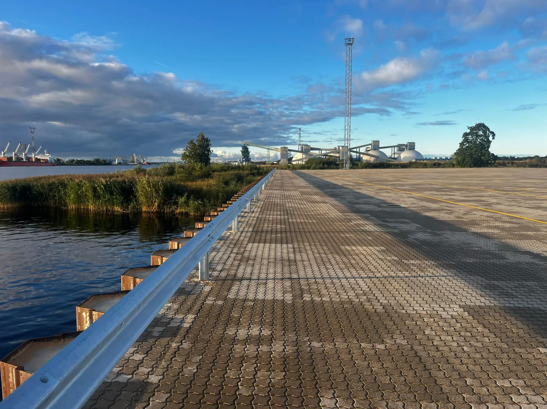 Esošā konteineru laukuma rekonstrukcija Jaunais laukums konteineru glabāšanai Rīgā, Kundziņsala, Rīgas brīvostas teritorija