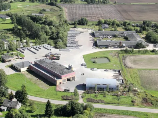 Izveidota bruģa ražotne “Dimanti”,  saražots pirmais bruģis.