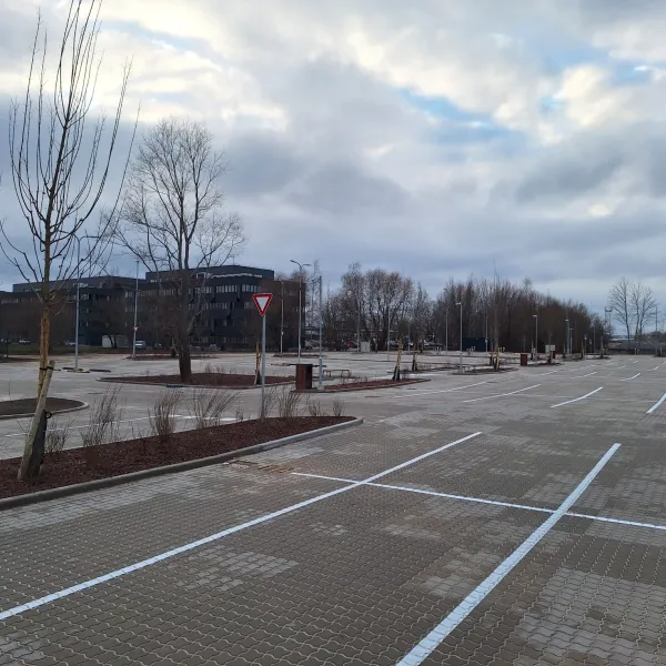 Autostāvvietas izbūve Laktas ielā 16, Rīgā